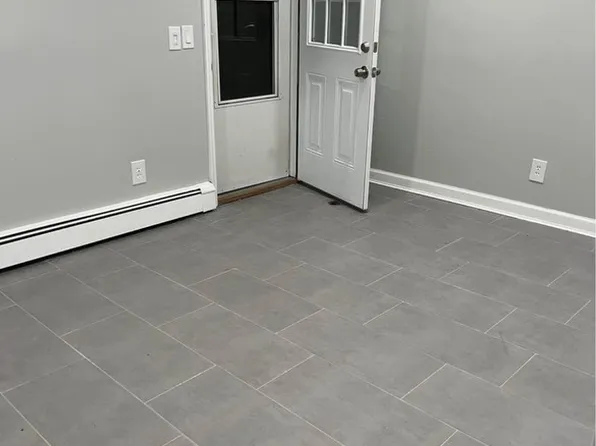 (undisclosed Address), Farmingdale, NY 11735