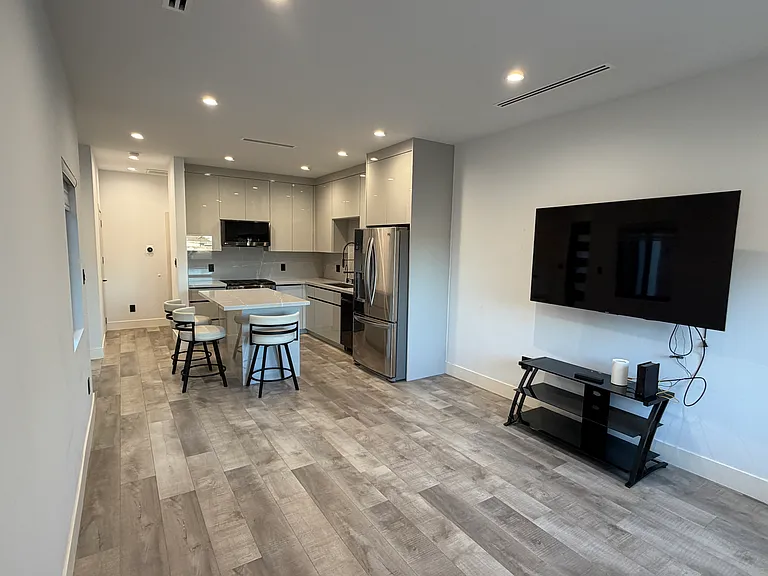 8143 Mary Ellen Ave #8143 — Photo 8