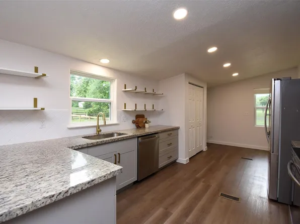 26257 Red Oak Ln, Magnolia, TX 77355