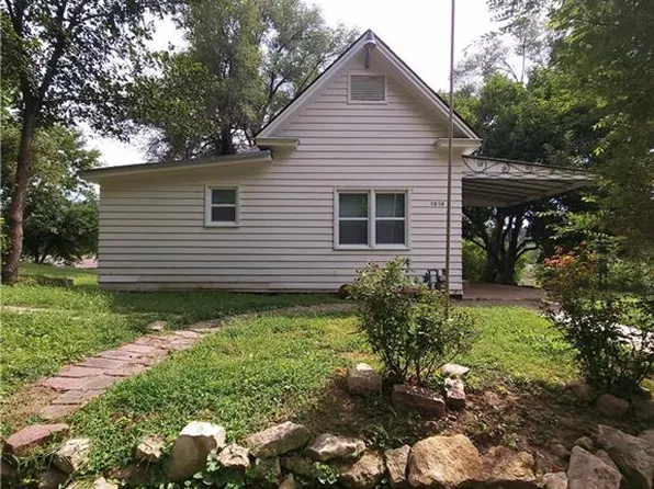 1210 Douglas St, Saint Joseph, MO 64505