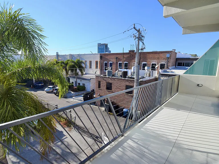 1520 Jackson St — Photo 17