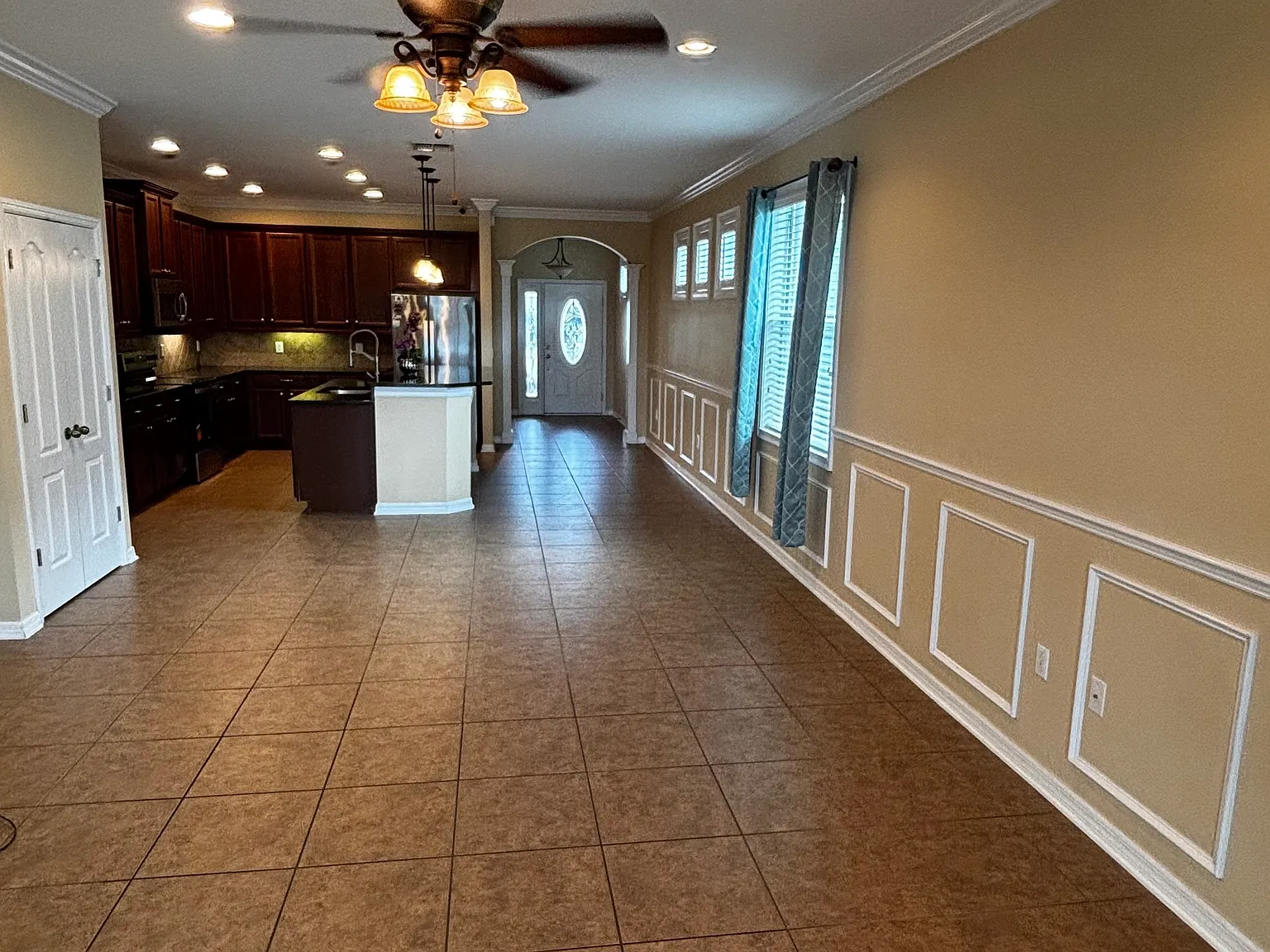 4 bed, 2112 sqft, $3,000 — Photo 3