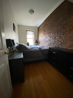 Rented by Standard Living Realty Inc | media 27