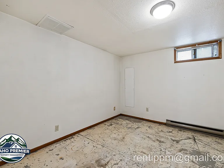 211 Walnut St — Photo 16
