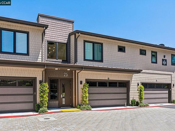 3rd image of 25 Woodbury Highlands Ct #21