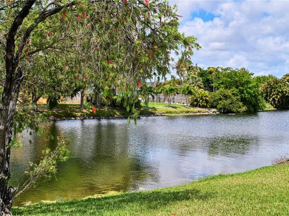 9550 NW 32nd Ct, Sunrise, FL 33351