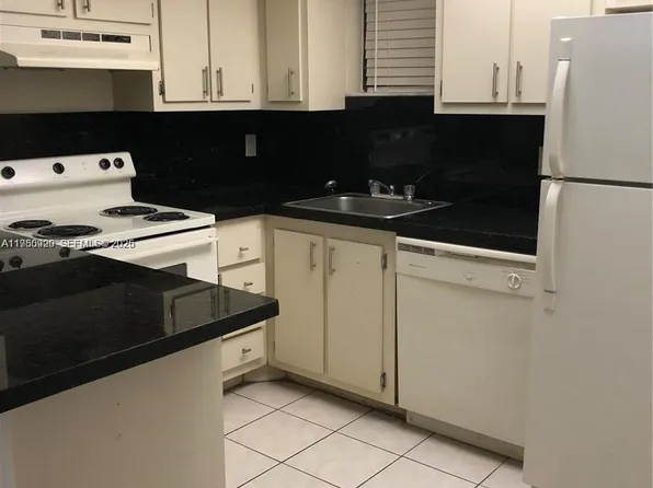 8290 Lake Dr APT 349, Doral, FL 33166