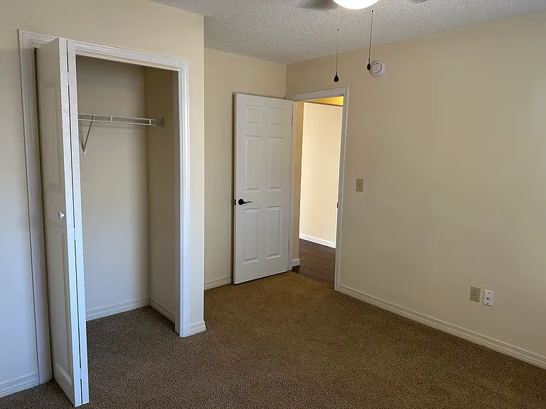 220 Parkwood Cir — Photo 15