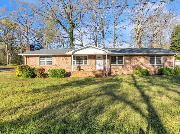 120 Woodland Dr, Starr, SC 29684