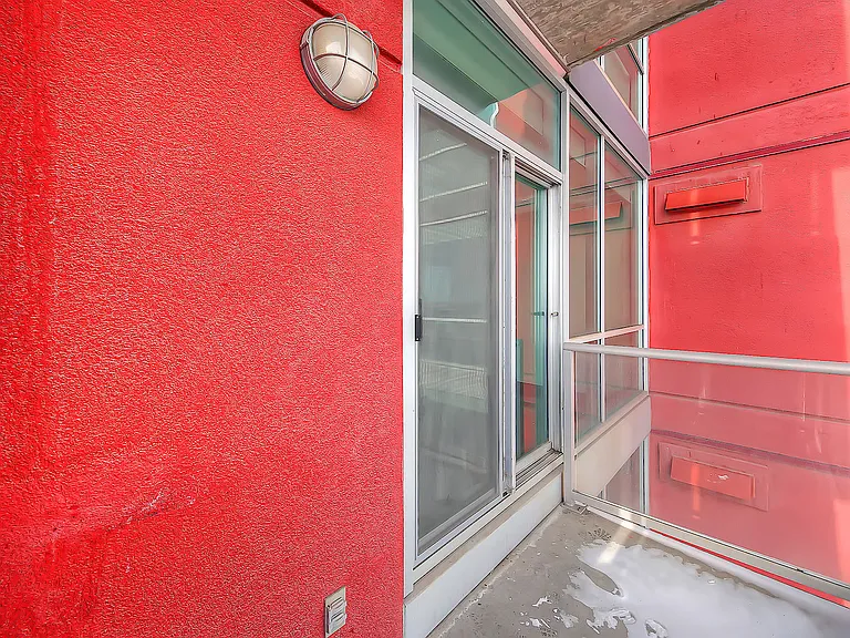 135 13th Ave SW #911 — Photo 24