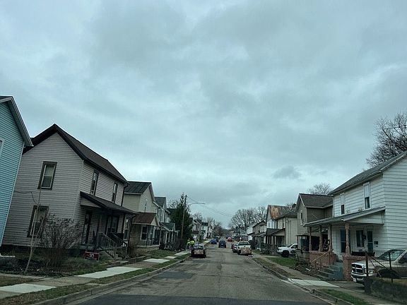 5th image of 723 E Sycamore St