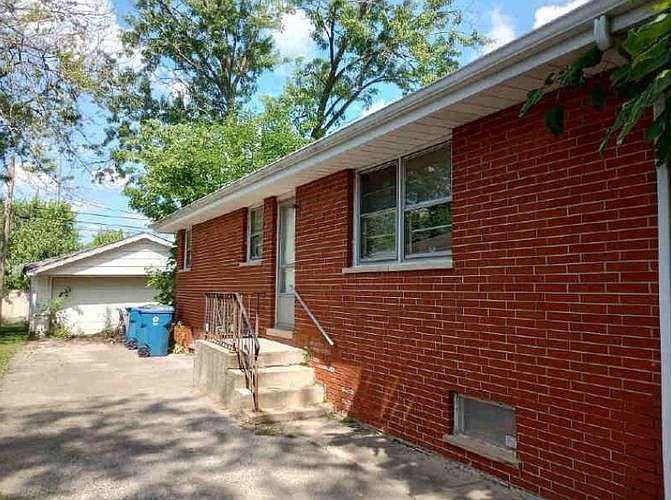 2nd image of 3200 Sangamon St