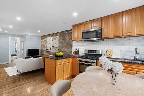 Rented by SERHANT. | media 4