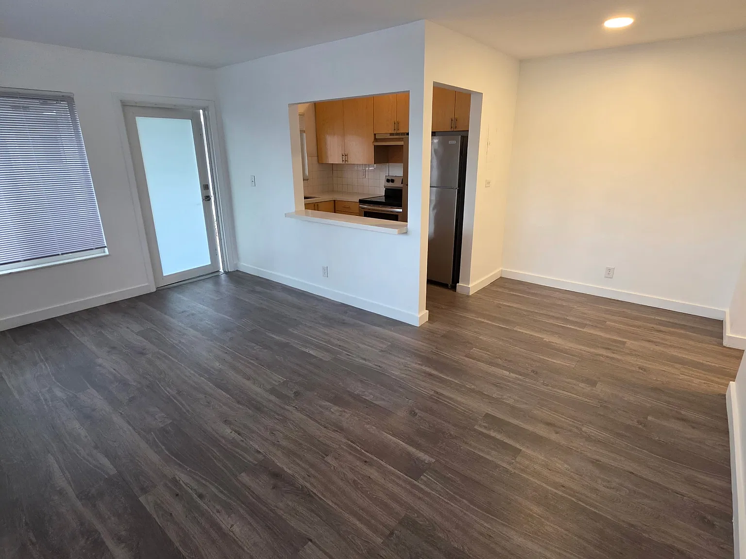 1638 Dewey St — Photo 3