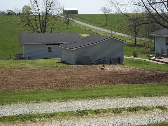 3rd image of 1626 Kelley Pike