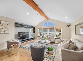 1050 Yosemite Dr, Pacifica, CA 94044