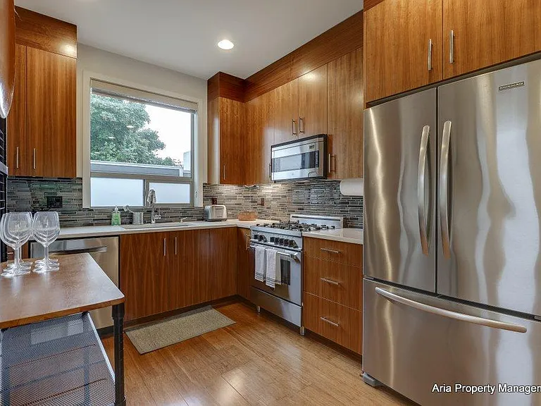 163 SE 13th Ave — Photo 15