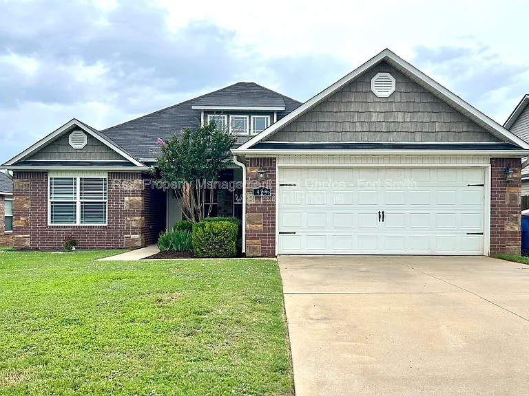 423 Ridge Point Dr — Photo 1