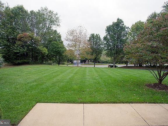 4th image of 10017 Park Royal Dr