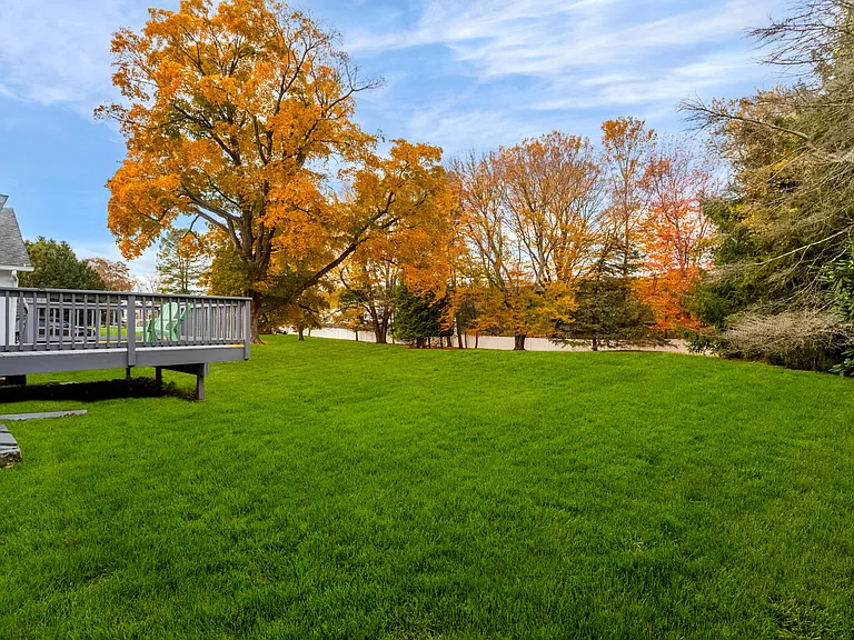 31 Hillandale Rd — Photo 40