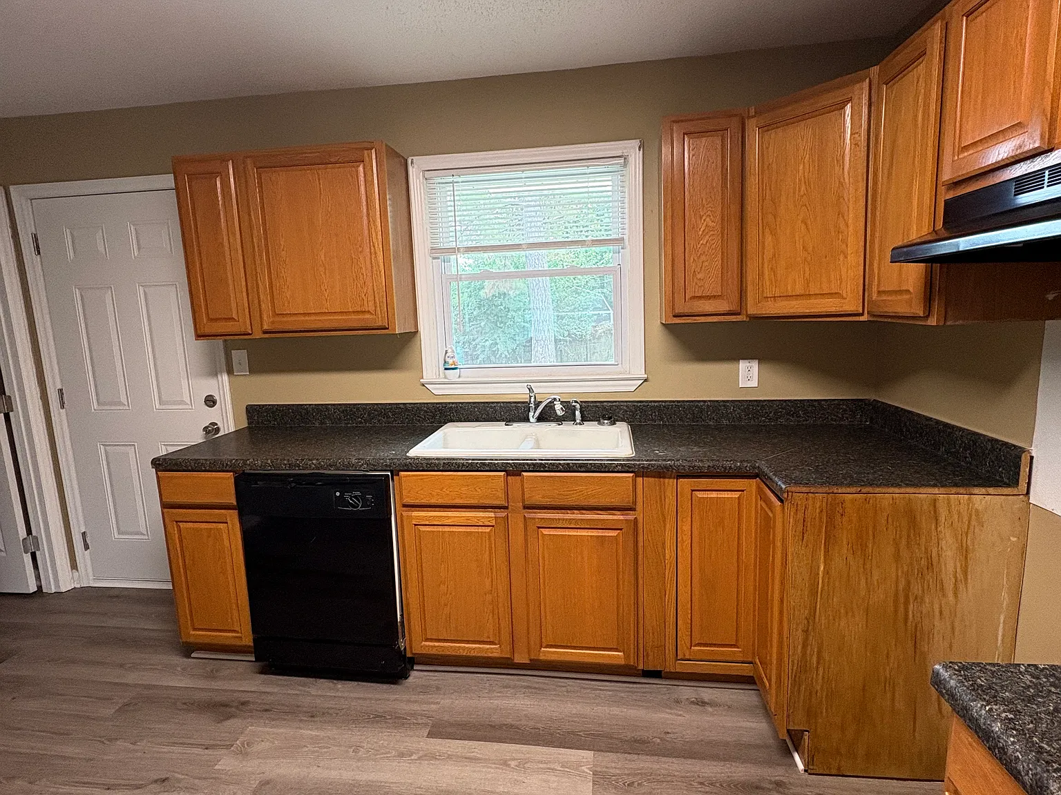 3 bed, 1.5 bath, $2,000 — Photo 2