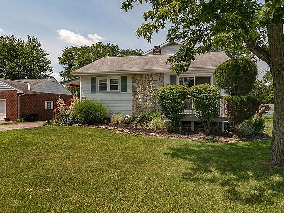 3rd image of 483 Claridon Ave