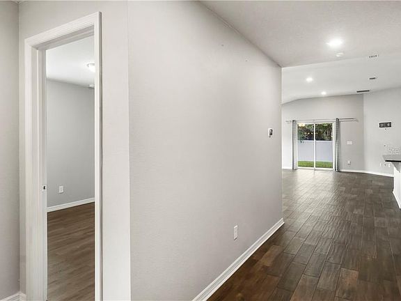4th image of 610 Gordonia Ct