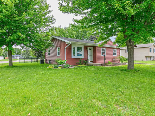 1093 Honeysuckle Ln, Neenah, WI 54956