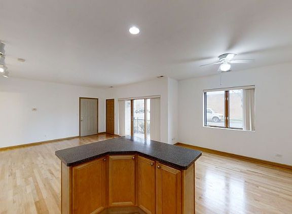 4th image of 3154 N Oleander Ave #1C