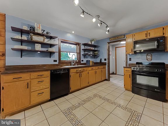 5th image of 25910 Hills Dr