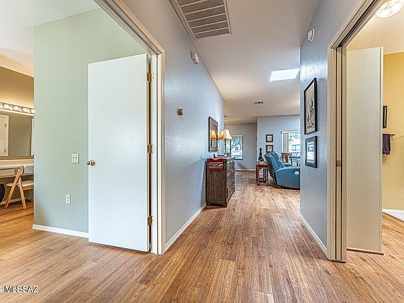 4th image of 313 N Royal Bell Dr