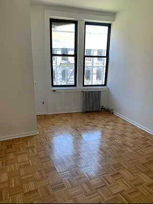 Rented by M.Grossman R.E. Management | media 2