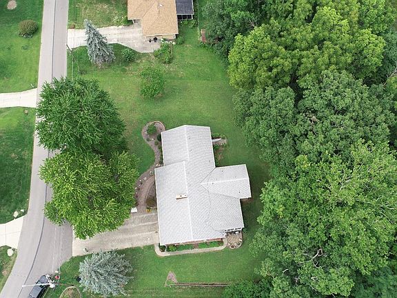 4th image of 862 Indianwood Dr