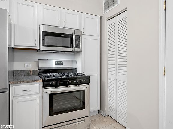 5th image of 3429 W Shakespeare Ave APT 1A