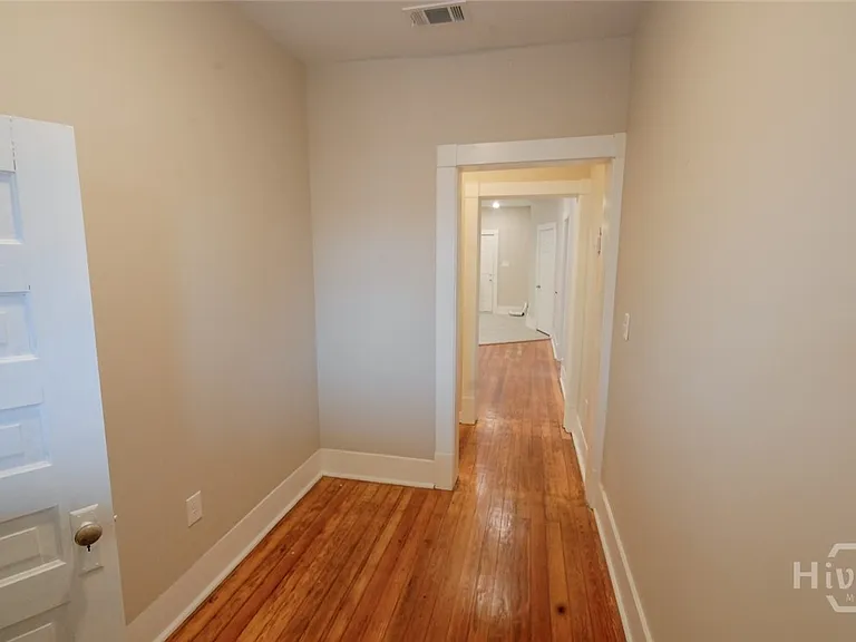 542 E Bolton St — Photo 6