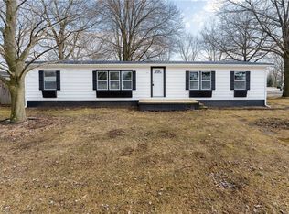 225 E Lake Dr, Lagrange, OH 44050