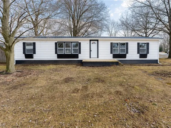 225 E Lake Dr, Lagrange, OH 44050