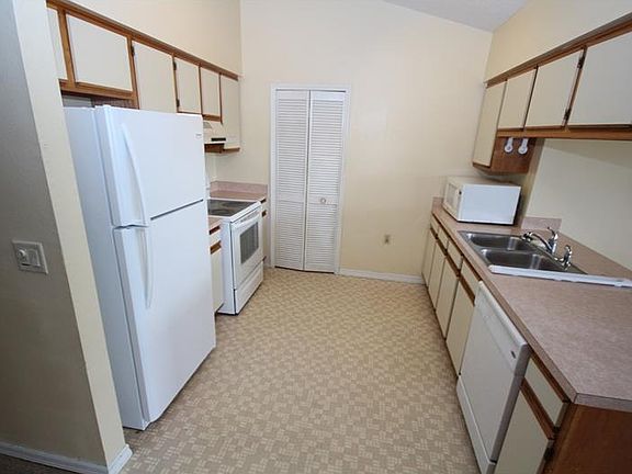 4th image of 966 N Dean Cir