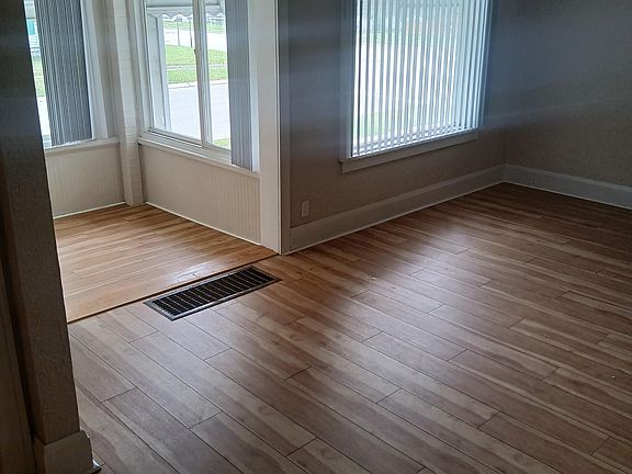 4th image of 937 Howard St