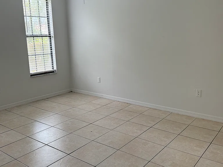 5252 Treetops Dr — Photo 10