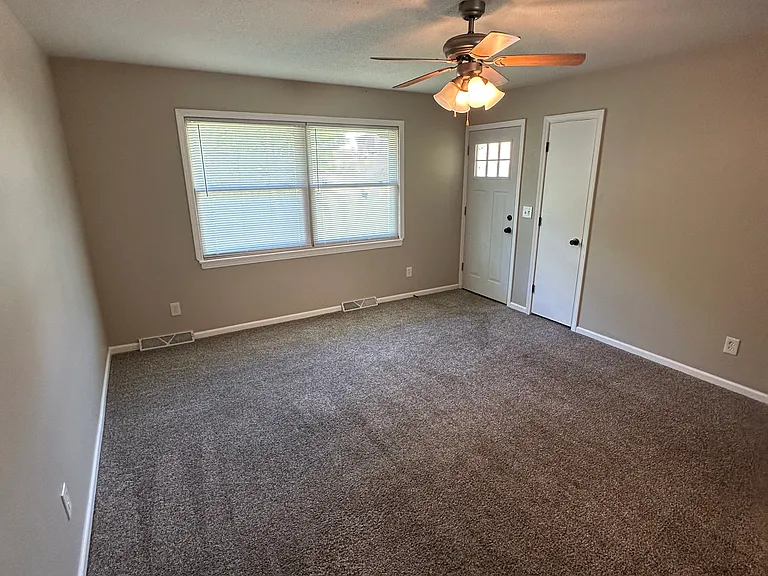 4933 N Oakley Ave — Photo 6