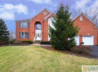 3 Tall Oaks Dr, Monroe, NJ 08831