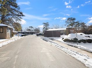 19 Newbrook #19, Bay Shore, NY