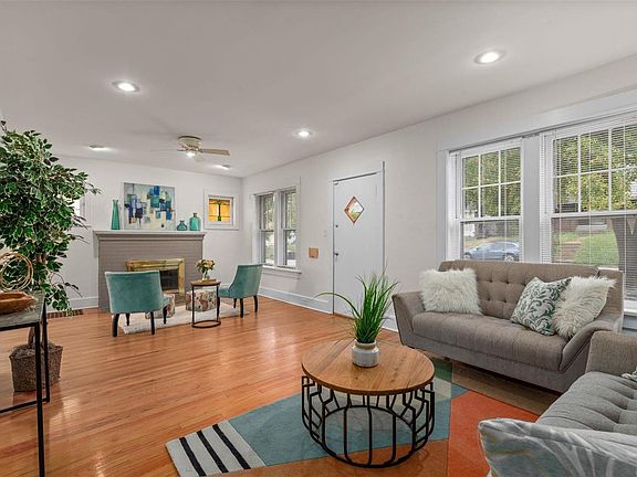 3rd image of 7420 Lynn Ave