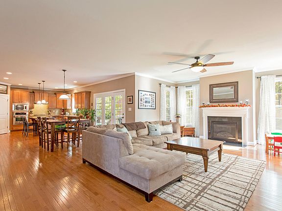 3rd image of 10100 Elm Crest Dr