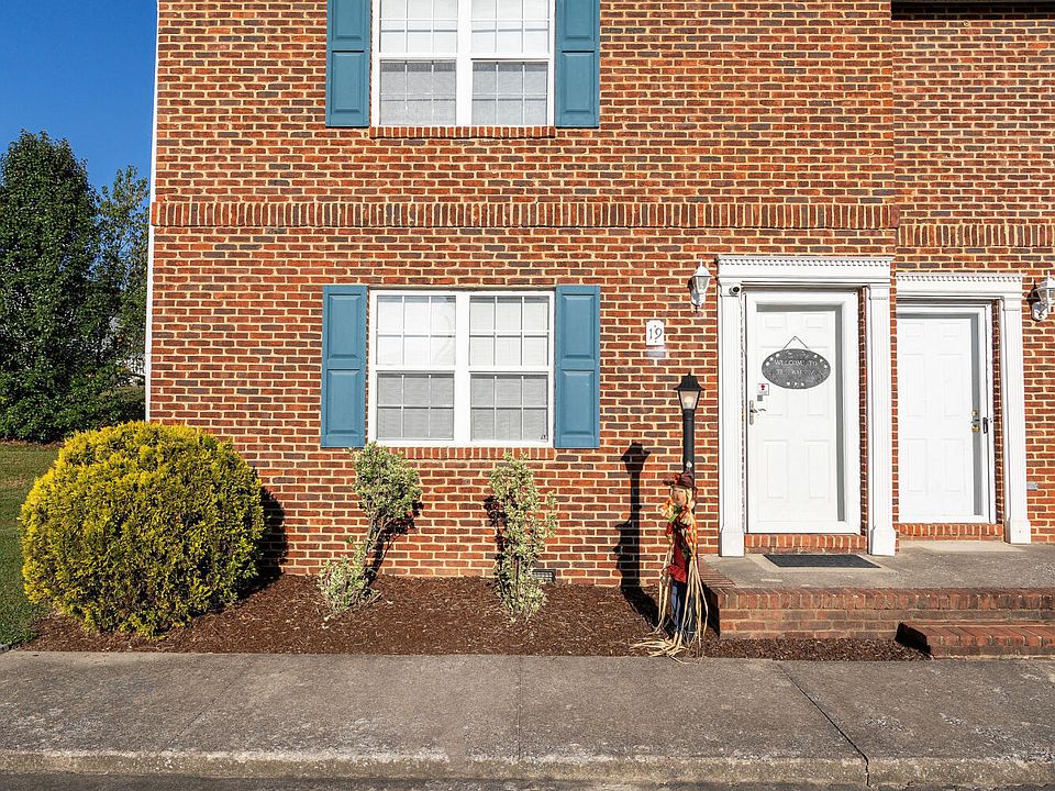 1st image of 19 Lexington Ct Unit 19