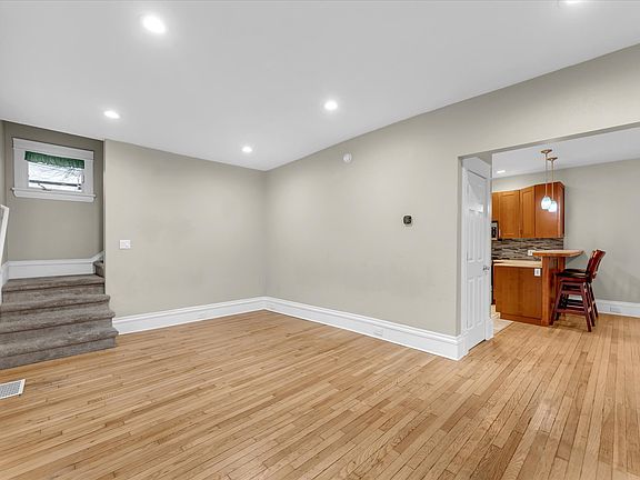 4th image of 325 Norwood Ave SE