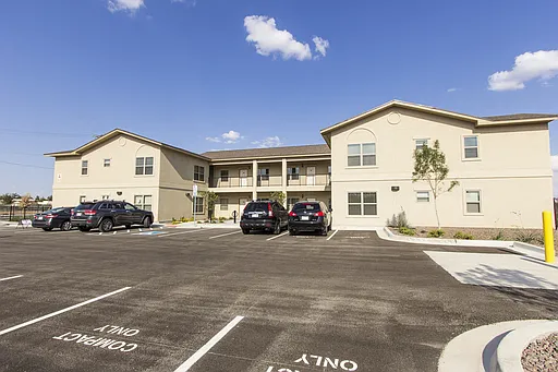 Rio Vista Apartments — Photo 2