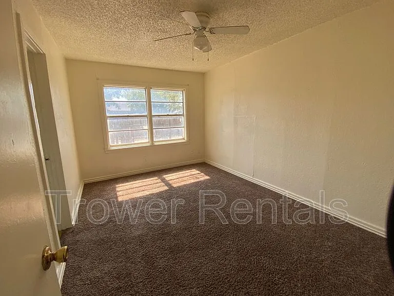 2101 W 10th St #7 — Photo 5