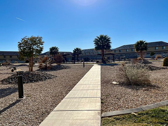 5th image of 2520 Blackhawk Dr Unit 30